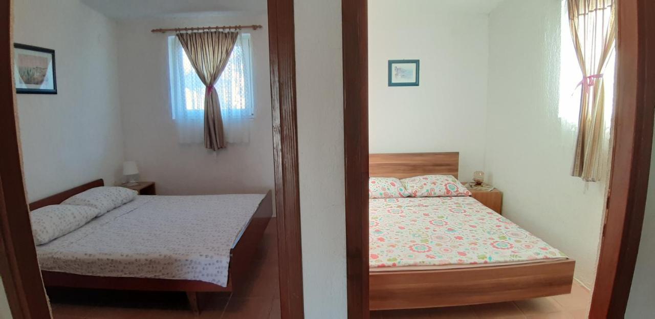 Apartments Stefan Cesarica Bagian luar foto